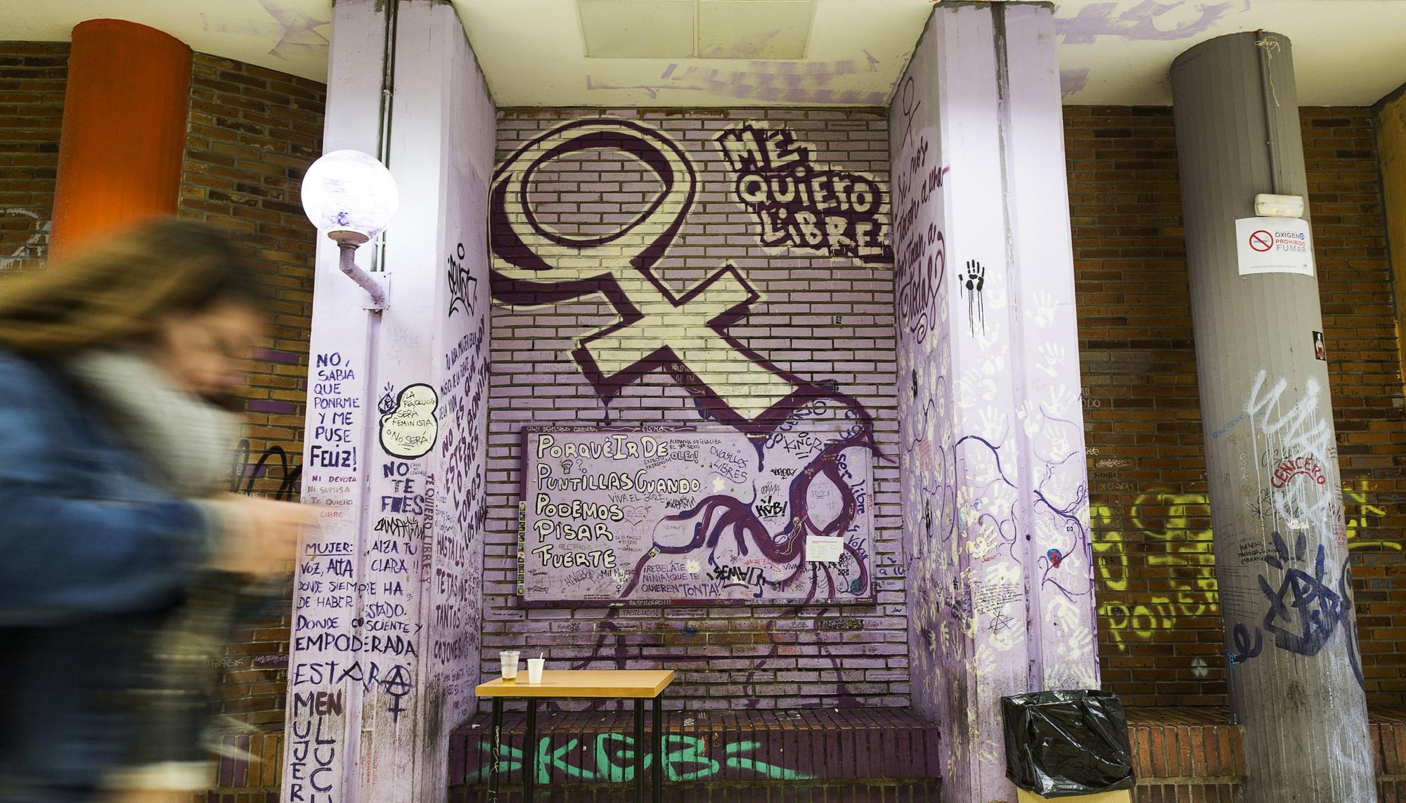 Pintadas en la Facultad de Políticas de la Universidad Complutense.